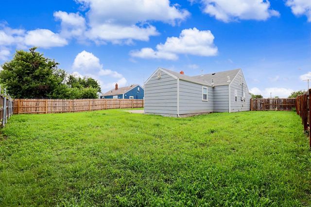 2154 S Seneca St, Wichita, KS 67213