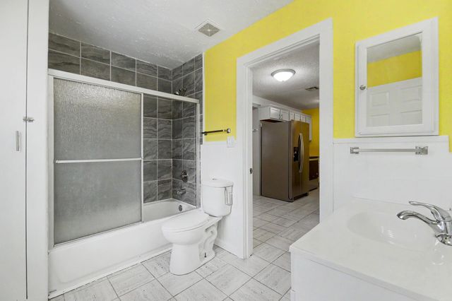 2154 S Seneca St, Wichita, KS 67213