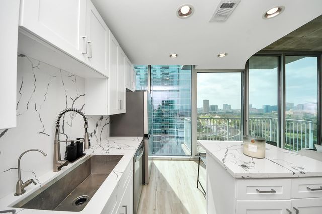 5925 Almeda Road 11616, Houston, TX 77004