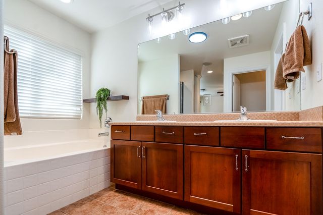 3243 W Sedona Avenue, Visalia, CA 93291