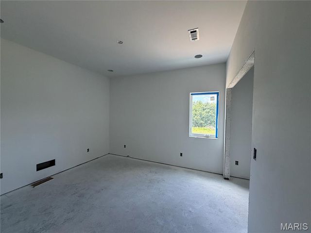 12155 Lakewood Place, New London, MO 63459