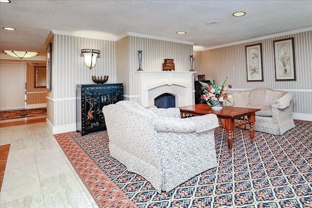1006 Paradise Road 2P, Swampscott, MA 01907