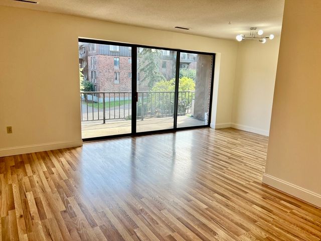 1006 Paradise Road 2P, Swampscott, MA 01907