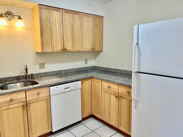 1006 Paradise Road 2P, Swampscott, MA 01907
