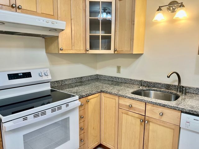 1006 Paradise Road 2P, Swampscott, MA 01907