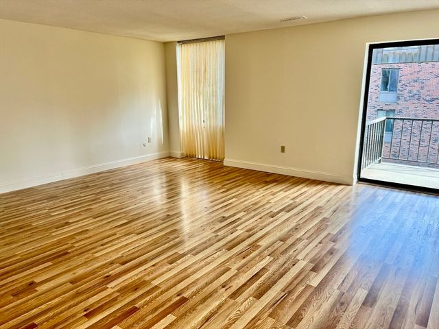 1006 Paradise Road 2P, Swampscott, MA 01907