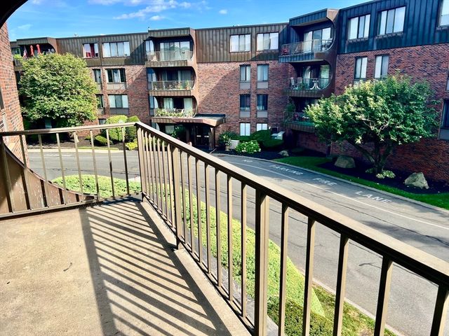 1006 Paradise Road 2P, Swampscott, MA 01907