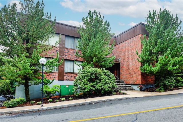 1006 Paradise Road 2P, Swampscott, MA 01907