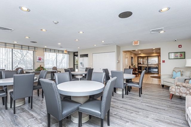 1006 Paradise Road 2P, Swampscott, MA 01907