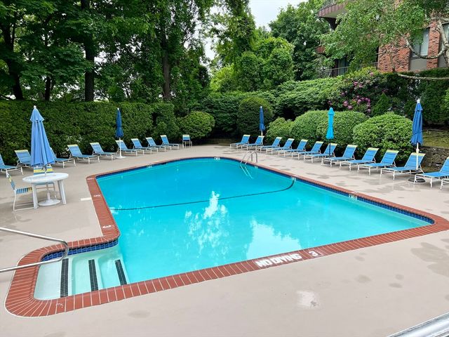1006 Paradise Road 2P, Swampscott, MA 01907