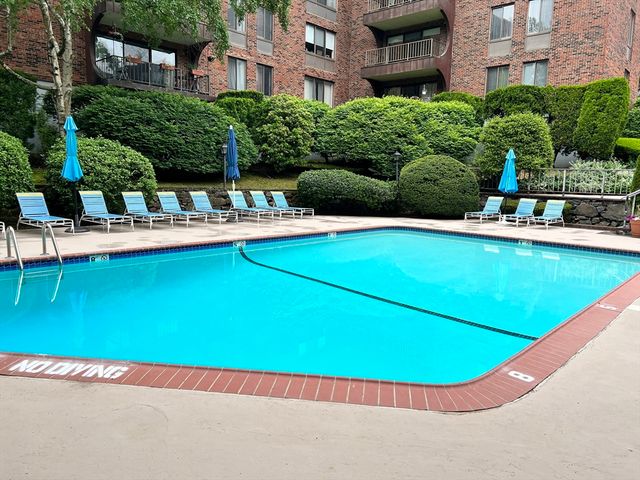 1006 Paradise Road 2P, Swampscott, MA 01907