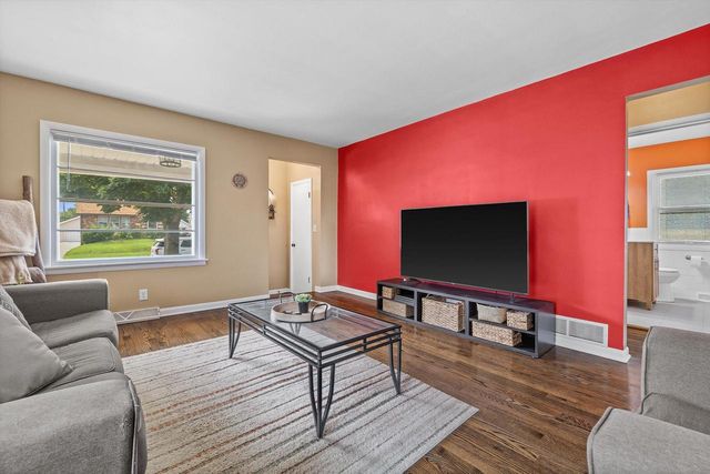 5519 31st AVENUE, Kenosha, WI 53144