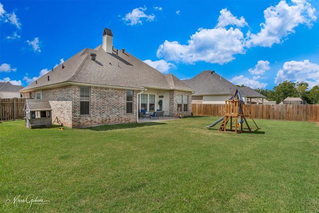 707 Bandera Drive, Bossier City, LA 71111