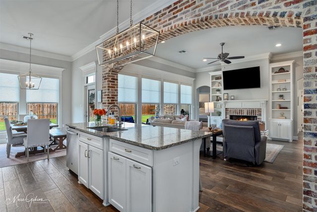 707 Bandera Drive, Bossier City, LA 71111