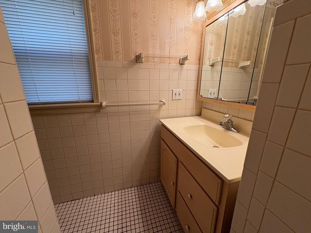 135 S LOGAN AVE, Trenton, NJ 08609