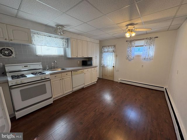 135 S LOGAN AVE, Trenton, NJ 08609