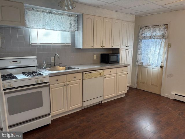 135 S LOGAN AVE, Trenton, NJ 08609