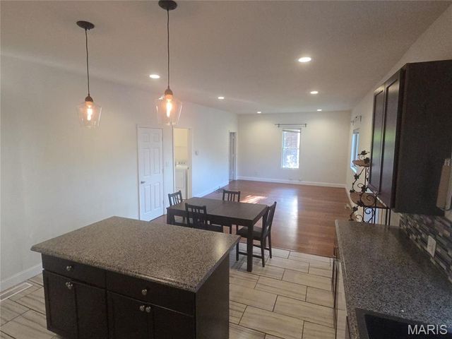 6456 Southwest Avenue, St Louis, MO 63139