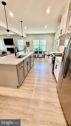 103 LAKE BLUFF CT, Fredericksburg, VA 22406