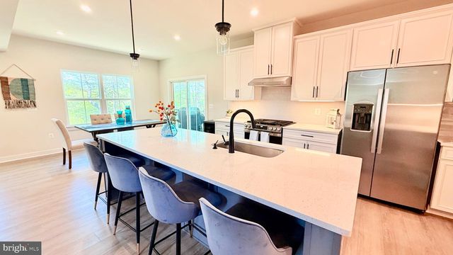 103 LAKE BLUFF CT, Fredericksburg, VA 22406