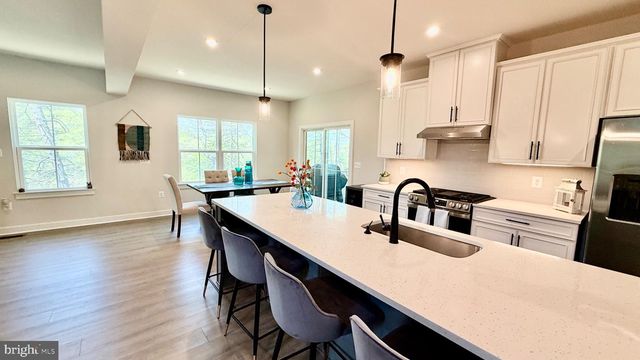 103 LAKE BLUFF CT, Fredericksburg, VA 22406