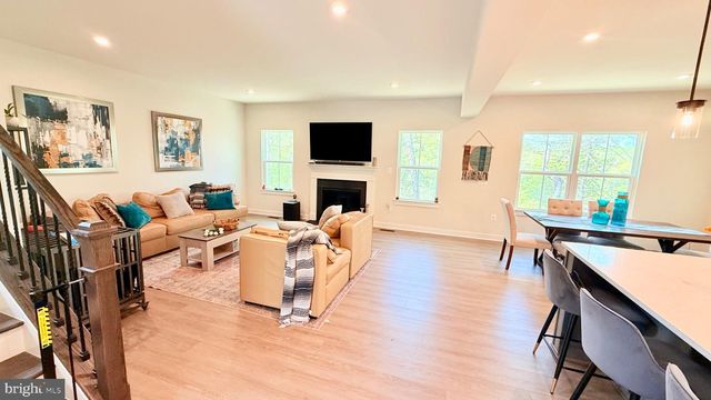 103 LAKE BLUFF CT, Fredericksburg, VA 22406