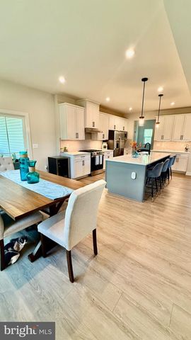 103 LAKE BLUFF CT, Fredericksburg, VA 22406