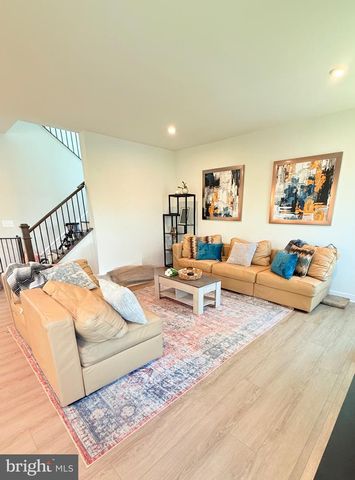 103 LAKE BLUFF CT, Fredericksburg, VA 22406