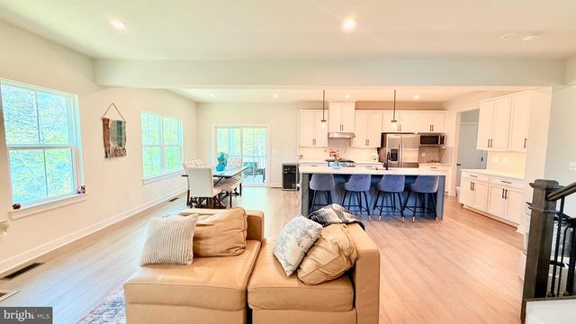 103 LAKE BLUFF CT, Fredericksburg, VA 22406