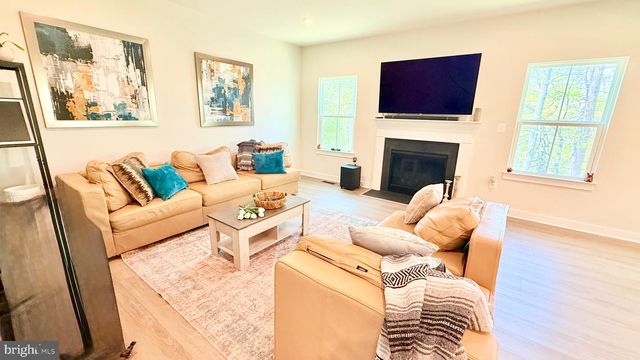 103 LAKE BLUFF CT, Fredericksburg, VA 22406