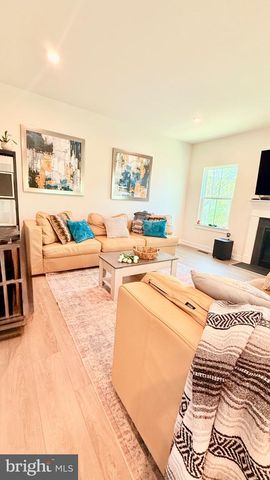 103 LAKE BLUFF CT, Fredericksburg, VA 22406