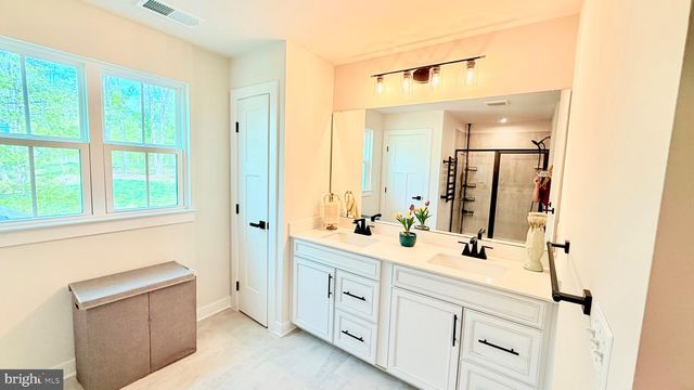 103 LAKE BLUFF CT, Fredericksburg, VA 22406