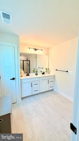 103 LAKE BLUFF CT, Fredericksburg, VA 22406