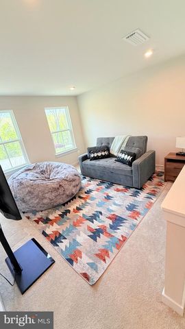 103 LAKE BLUFF CT, Fredericksburg, VA 22406