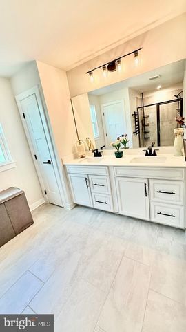 103 LAKE BLUFF CT, Fredericksburg, VA 22406