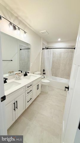 103 LAKE BLUFF CT, Fredericksburg, VA 22406