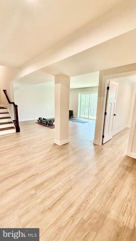 103 LAKE BLUFF CT, Fredericksburg, VA 22406