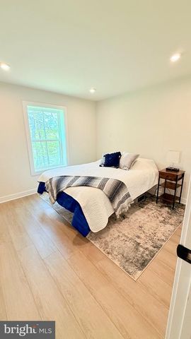 103 LAKE BLUFF CT, Fredericksburg, VA 22406