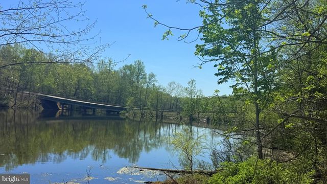 103 LAKE BLUFF CT, Fredericksburg, VA 22406