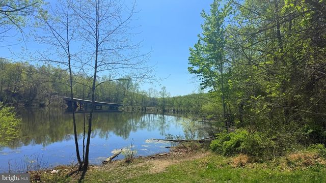 103 LAKE BLUFF CT, Fredericksburg, VA 22406