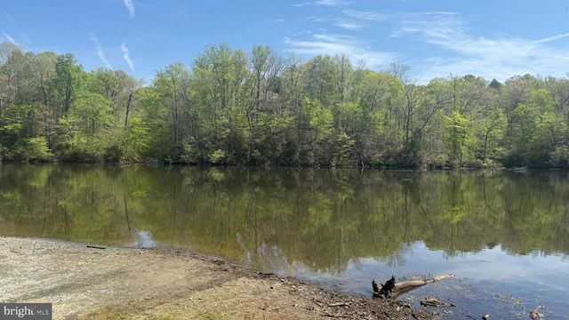 103 LAKE BLUFF CT, Fredericksburg, VA 22406