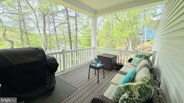 103 LAKE BLUFF CT, Fredericksburg, VA 22406