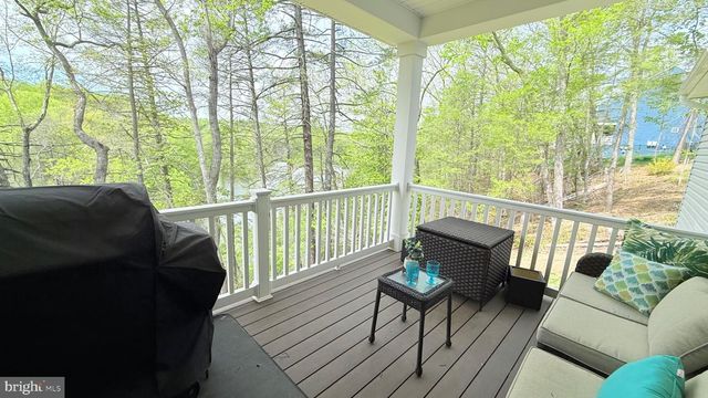 103 LAKE BLUFF CT, Fredericksburg, VA 22406