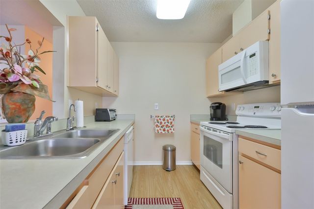 109 GLENDOWER CIRCLE, Sun City Center, FL 33573