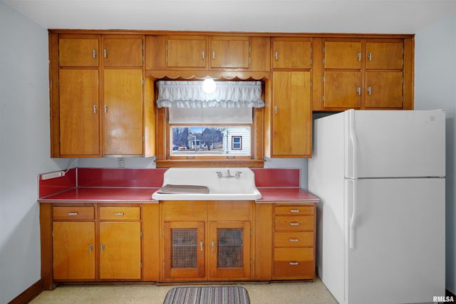 716 W WALNUT Street, Chillicothe, IL 61523