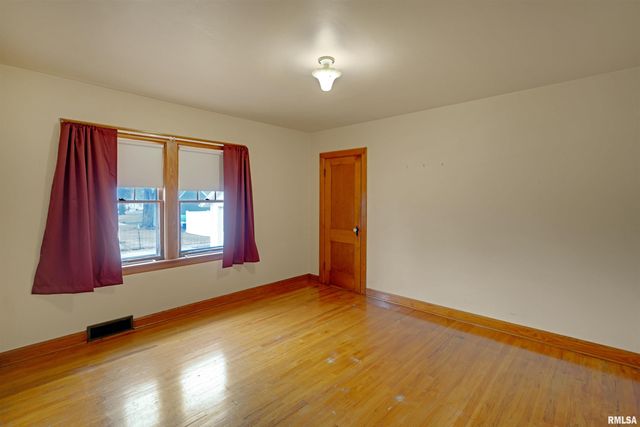 716 W WALNUT Street, Chillicothe, IL 61523