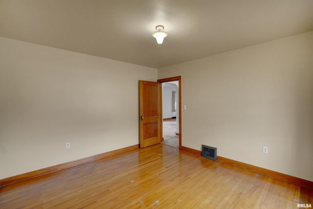 716 W WALNUT Street, Chillicothe, IL 61523