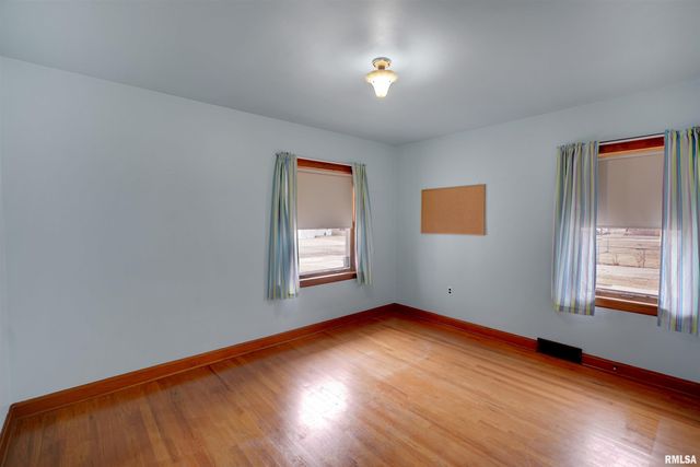 716 W WALNUT Street, Chillicothe, IL 61523