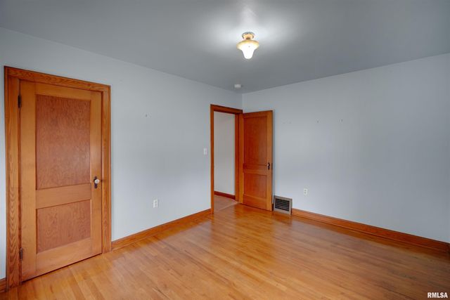 716 W WALNUT Street, Chillicothe, IL 61523