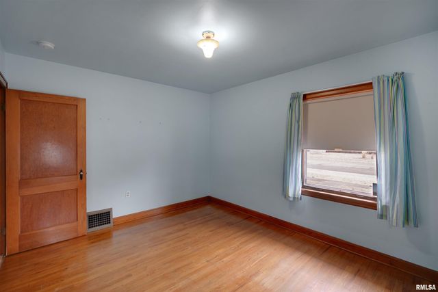 716 W WALNUT Street, Chillicothe, IL 61523